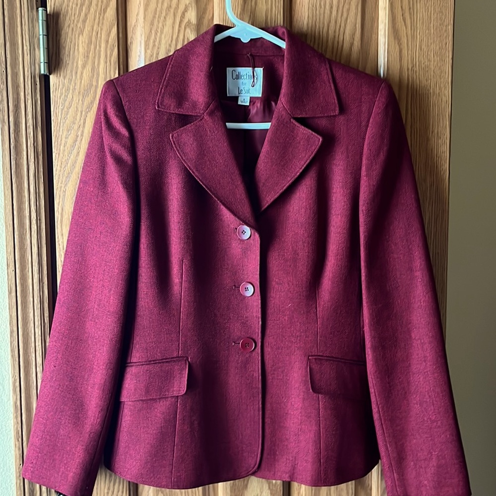 Red Collections for LeSuit blazer/suit jacket.  Size 8.